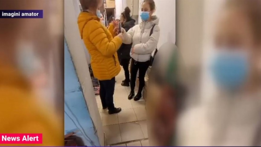 O profesoară le-a tăiat unghiile elevelor cu o foarfecă. Conducerea liceului a luat primele măsuri